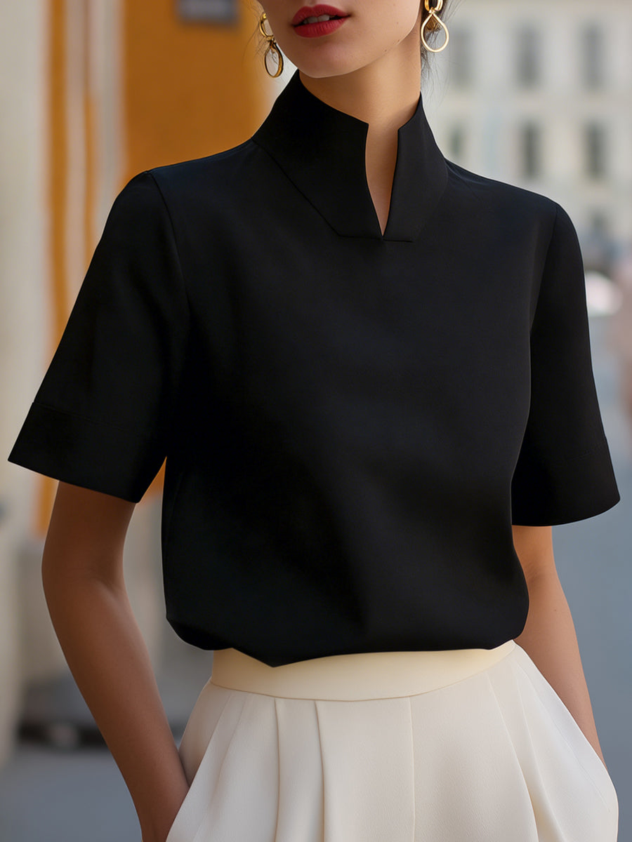 Blouse structurée minimaliste à col montant