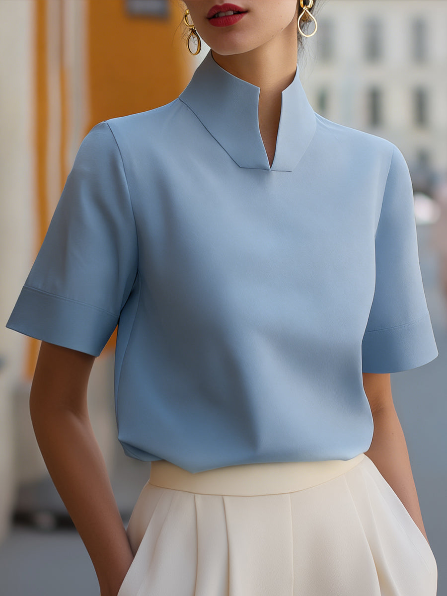 Blouse structurée minimaliste à col montant