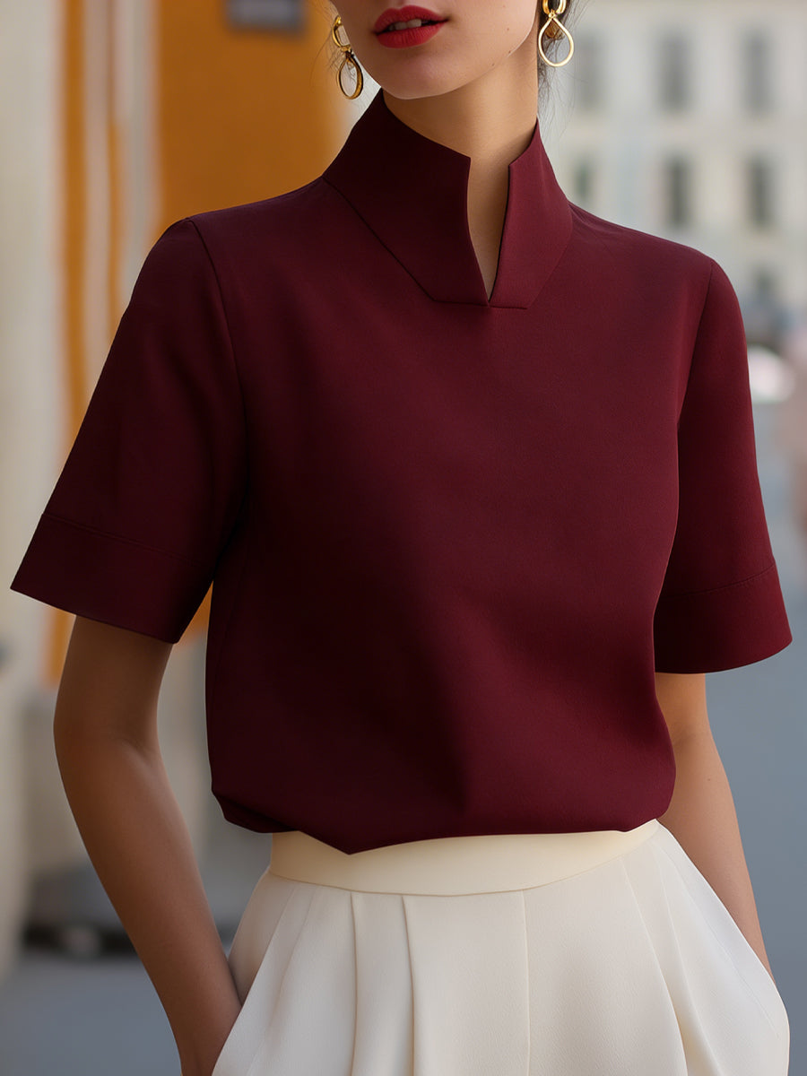 Blouse structurée minimaliste à col montant