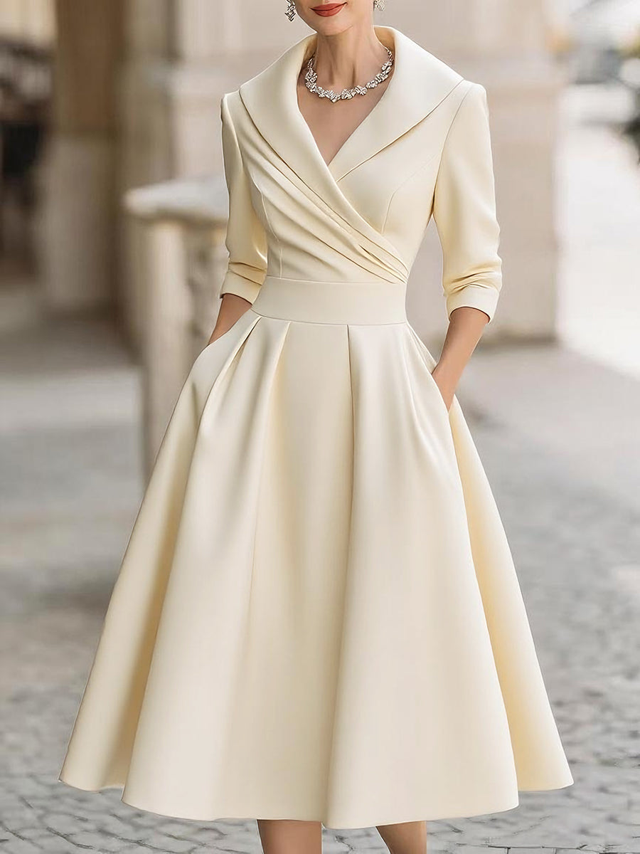 Robe midi en satin d'inspiration vintage à col drapé