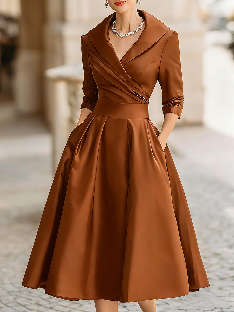 Robe midi en satin d'inspiration vintage à col drapé