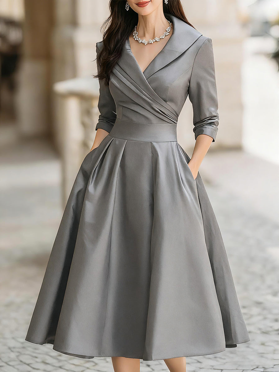 Robe midi en satin d'inspiration vintage à col drapé