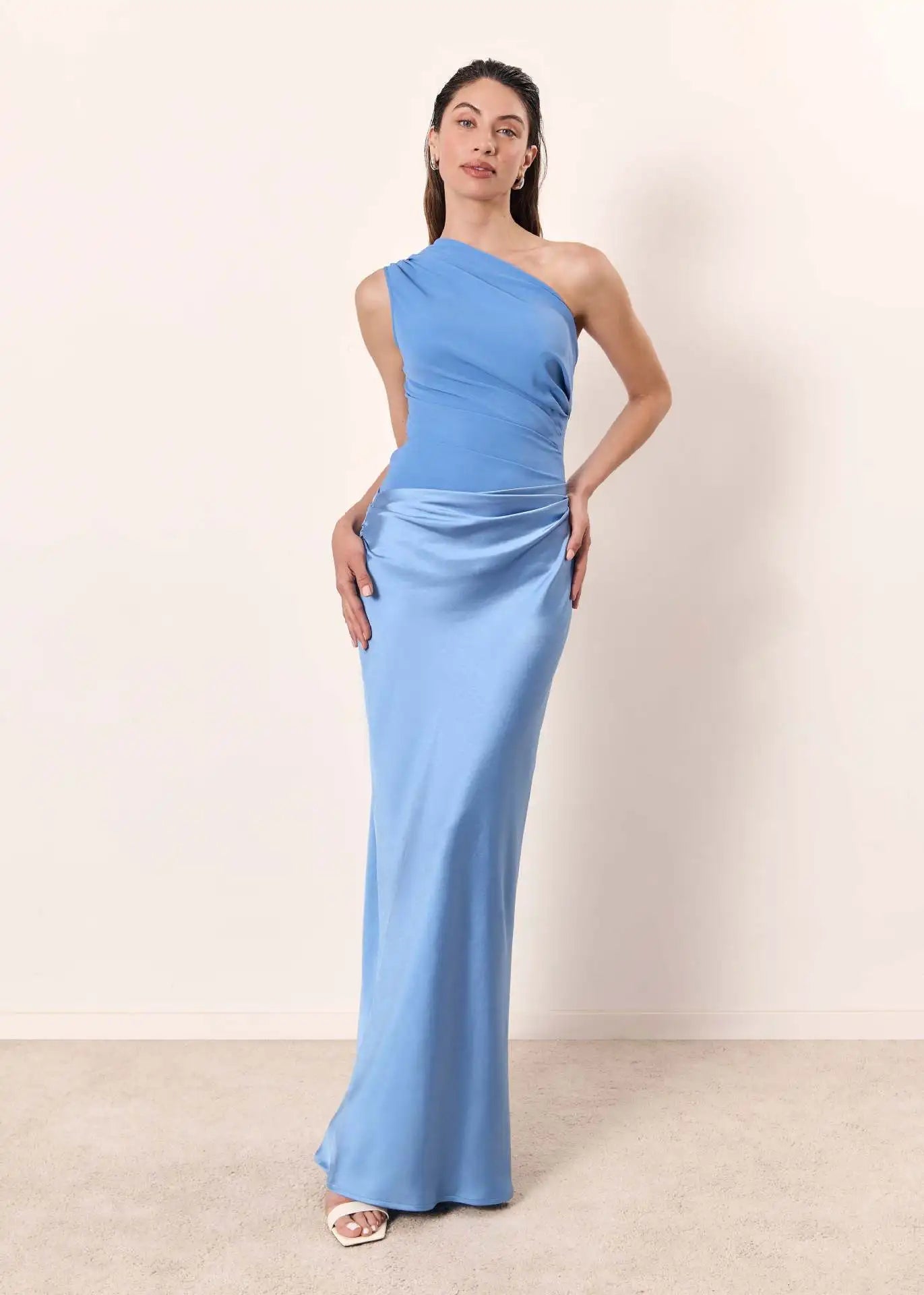Stella & Grace™ | Robe longue avec soutien-gorge intégré en satin