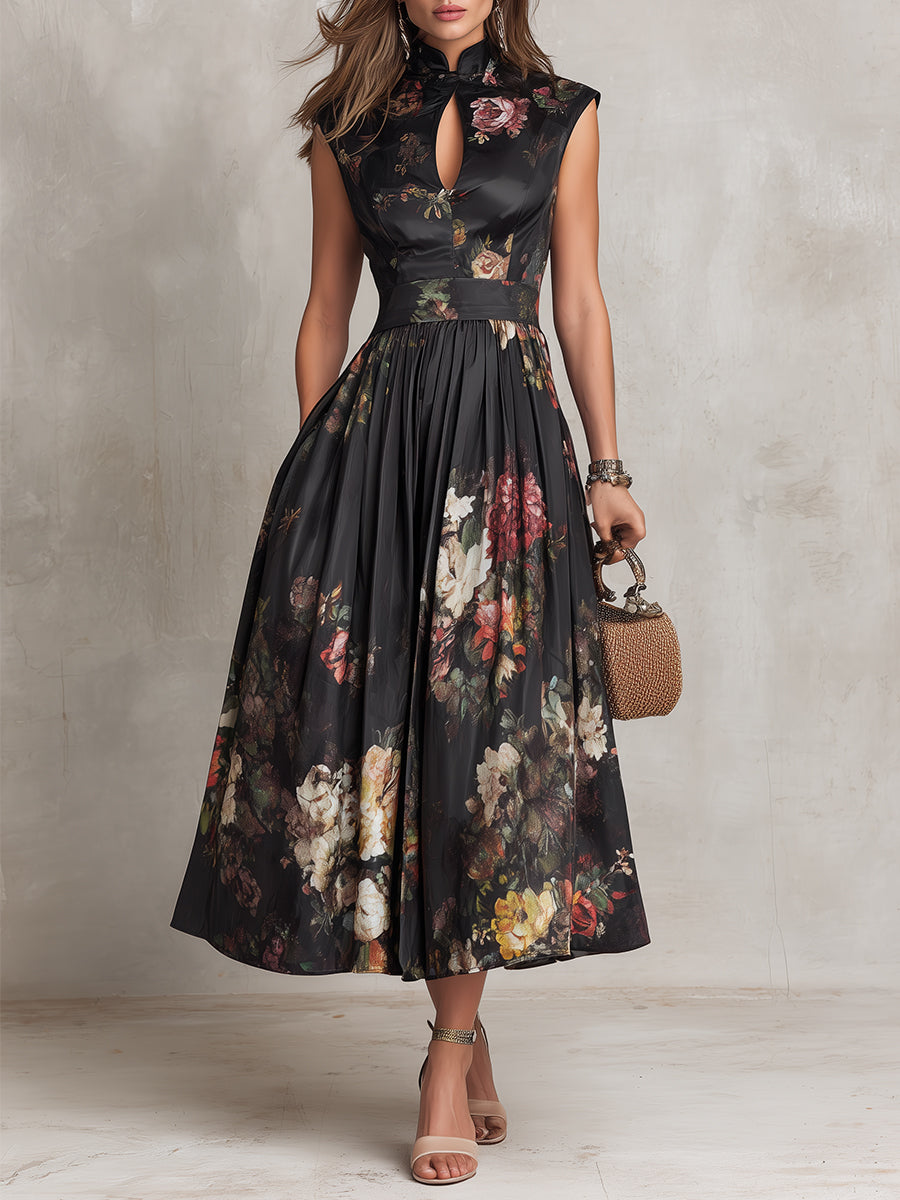 Violetta - Robe Midi Noire en Satin Plissé avec Motif Floral et Encolure Goutte d'Eau