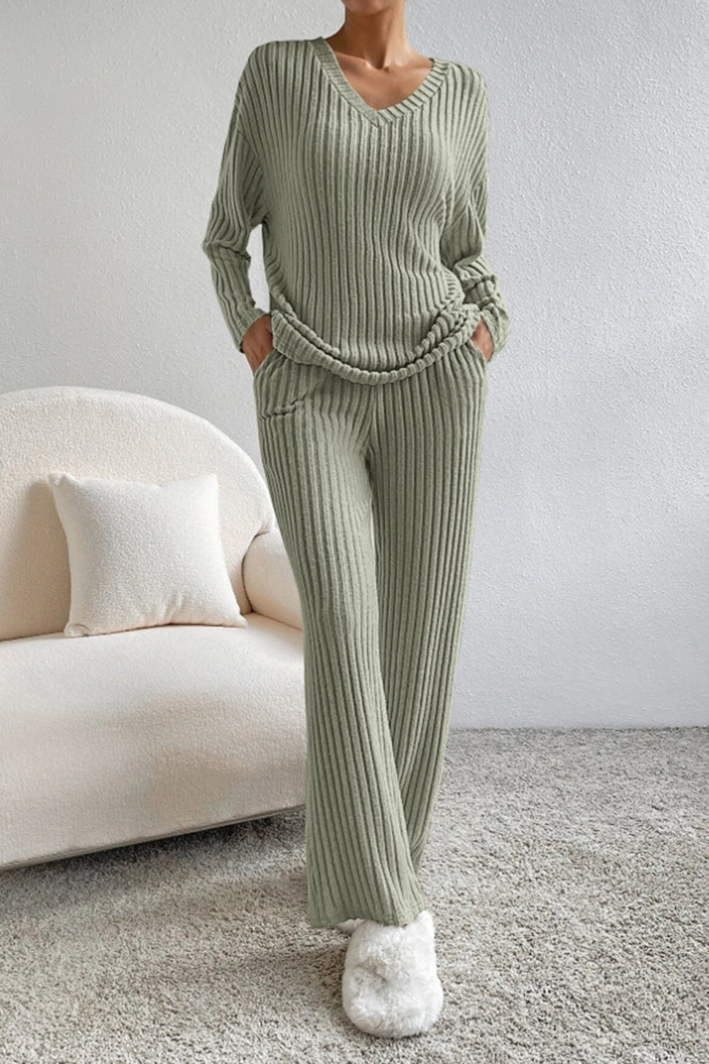 Ensemble Lyra haut col en V côtelé et pantalon