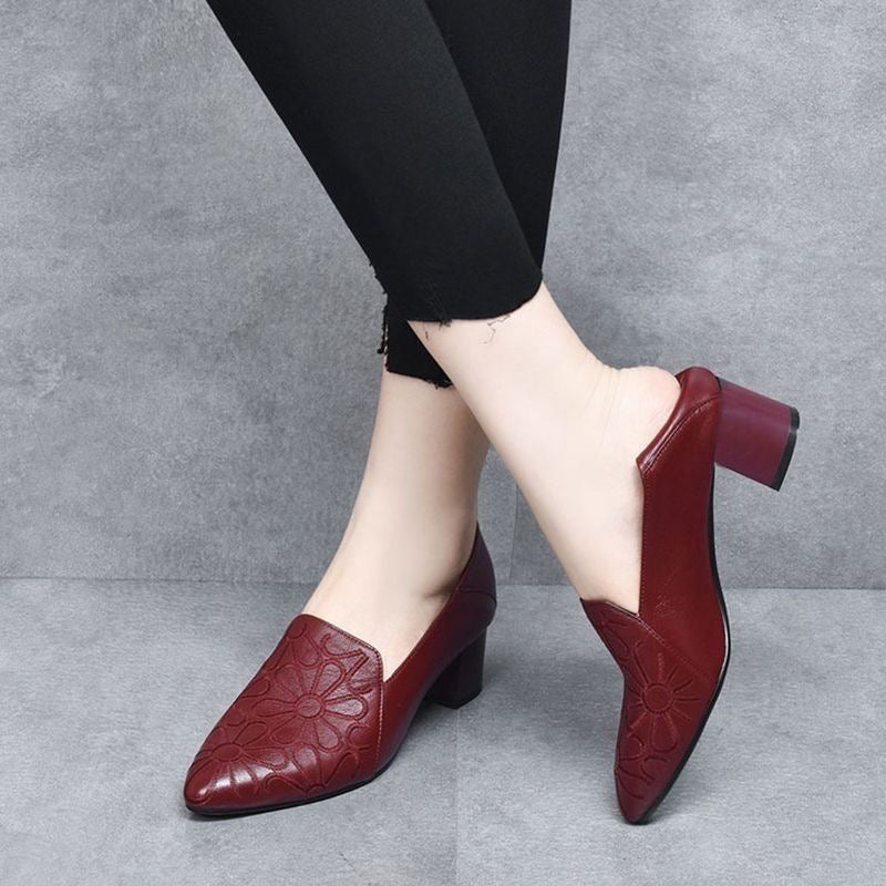 Escarpins brodés en cuir souple